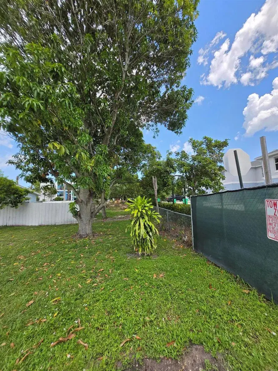 Xxx Patio Court, Lake Worth FL 33461