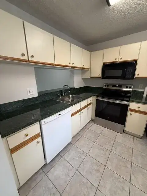 3031 HOLIDAY SPRINGS Boulevard # 7, Margate FL 33063