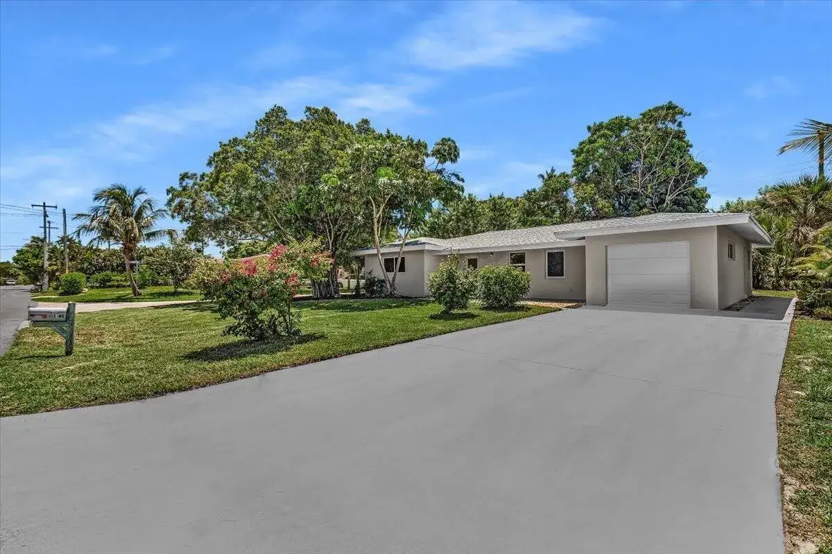 902 GARNETT Street, Lantana FL 33462 photo 2