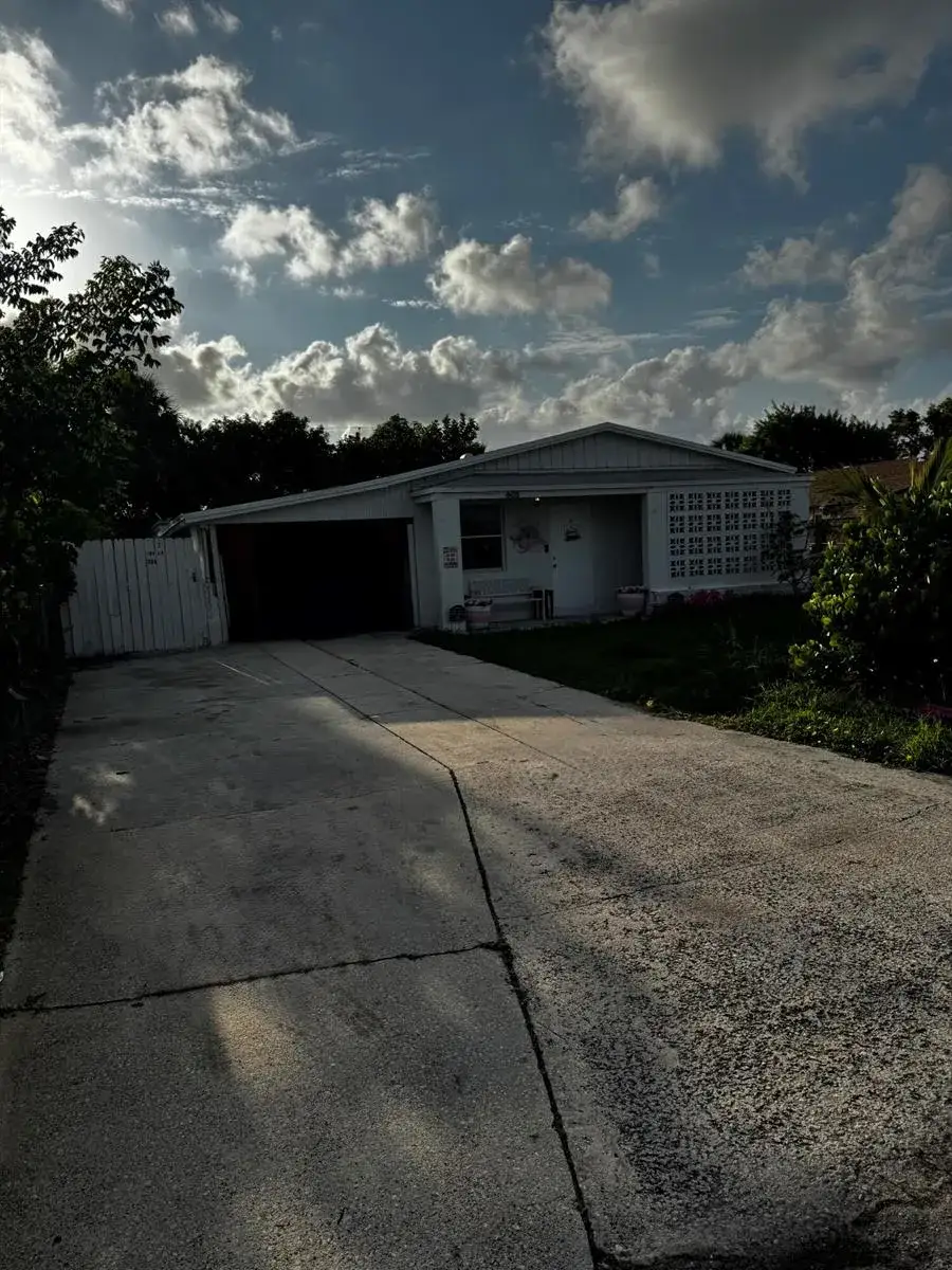 608 NE 2ND # 2, Boynton Beach FL 33435