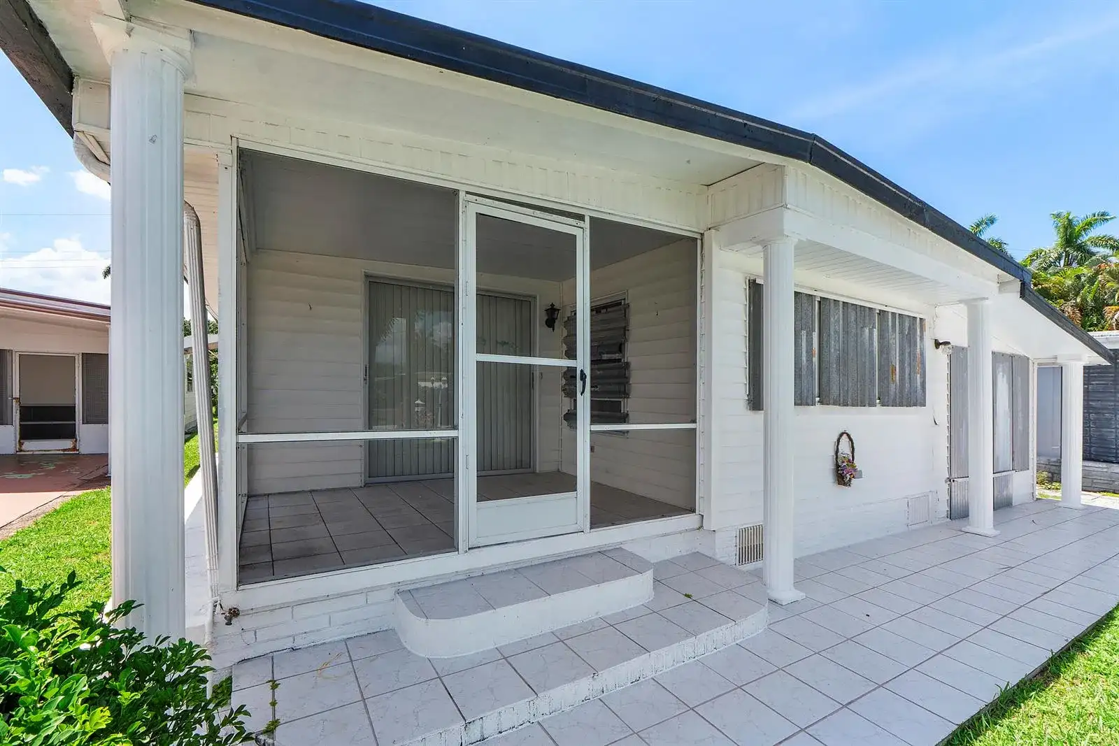 8670 SW 18TH Place, Davie FL 33324 photo 2