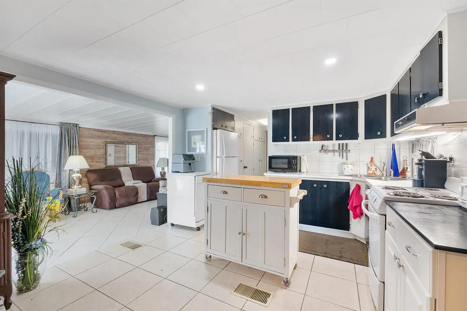 8670 SW 18TH Place, Davie FL 33324 photo 3