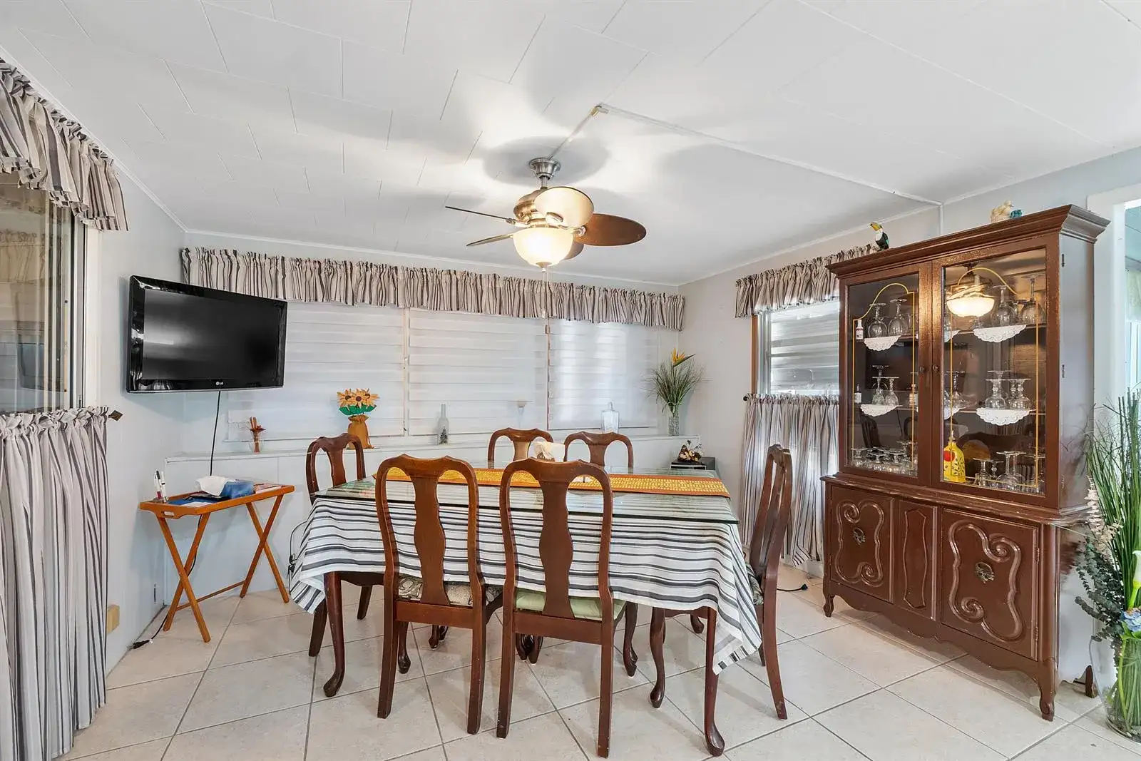 8670 SW 18TH Place, Davie FL 33324 photo 5