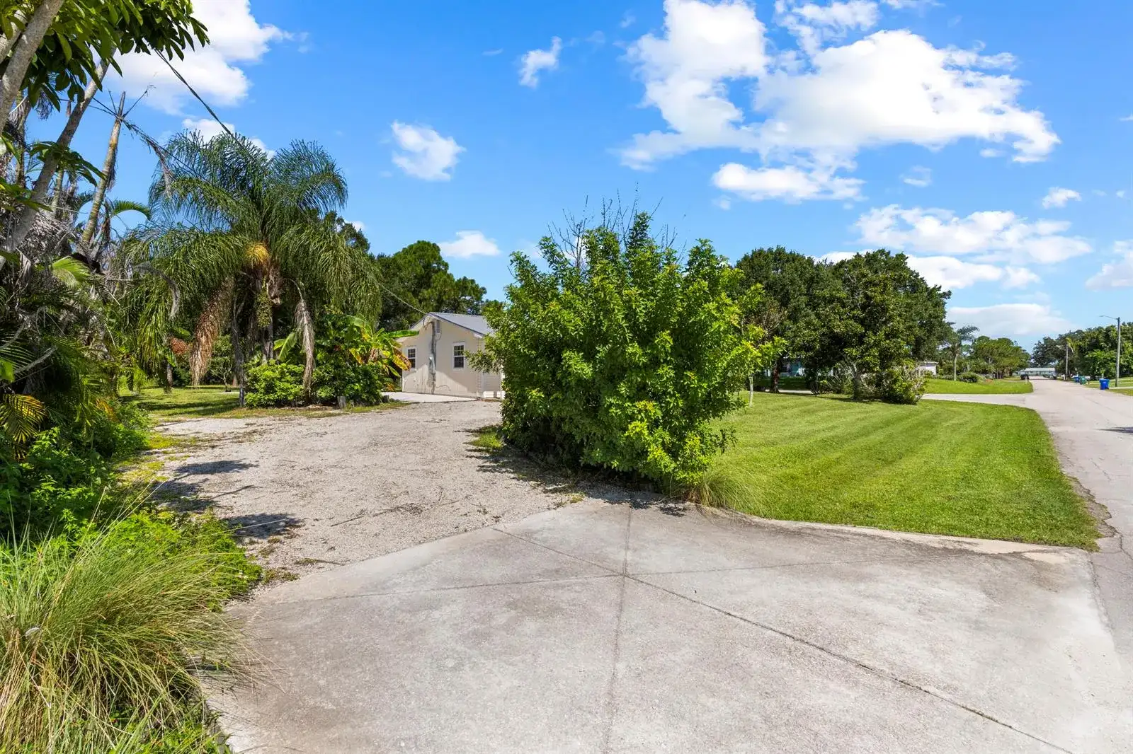 874 BLOSSOM Drive, Sebastian FL 32958 photo 3
