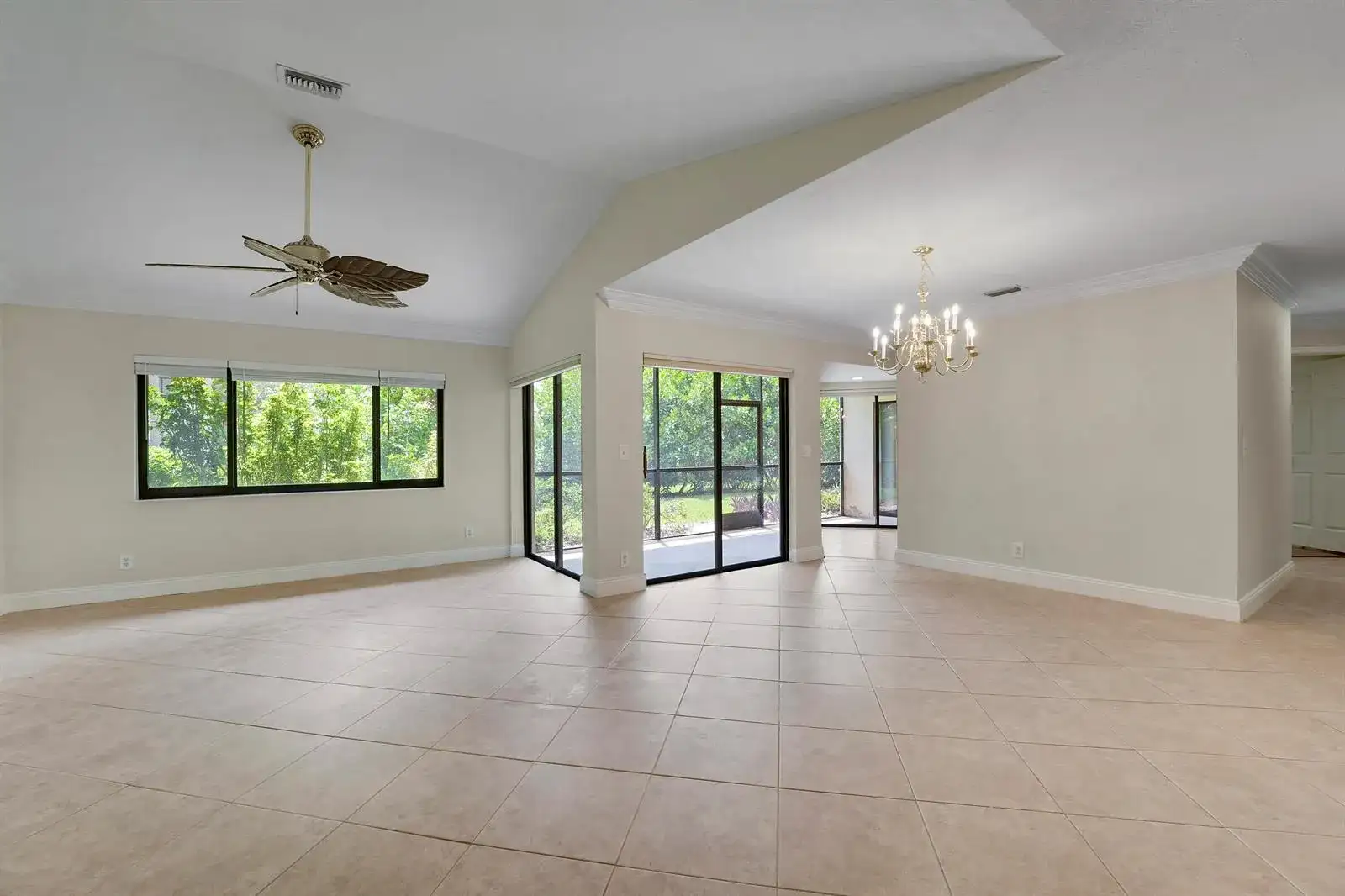 13 Lexington Lane E # A, Palm Beach Gardens FL 33418 photo 2