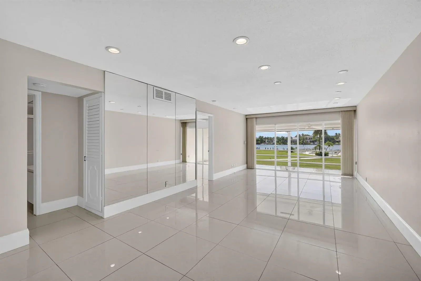 478 Tequesta Drive # 204, Tequesta FL 33469