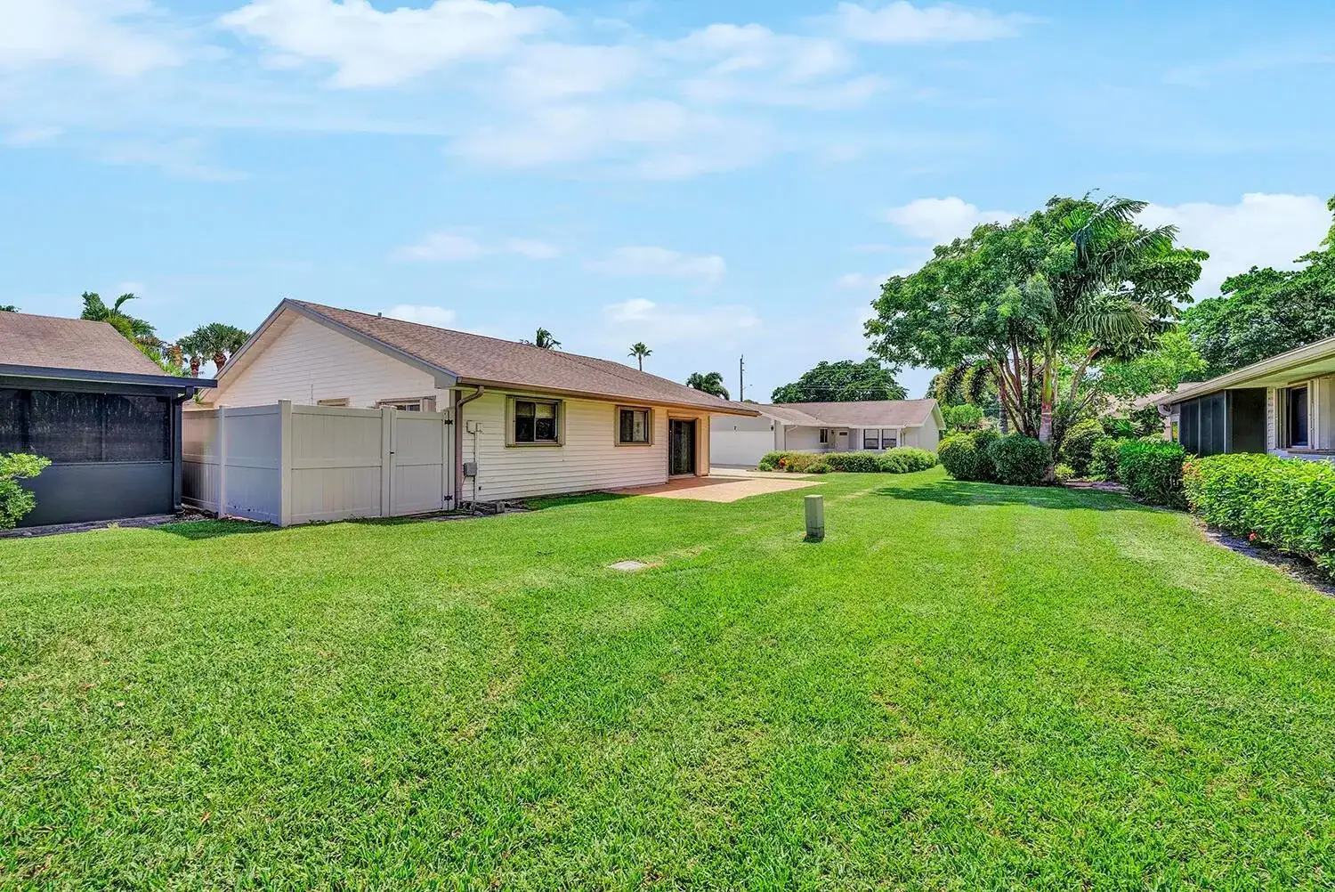 8 Eaton Place, Boynton Beach FL 33426 photo 5