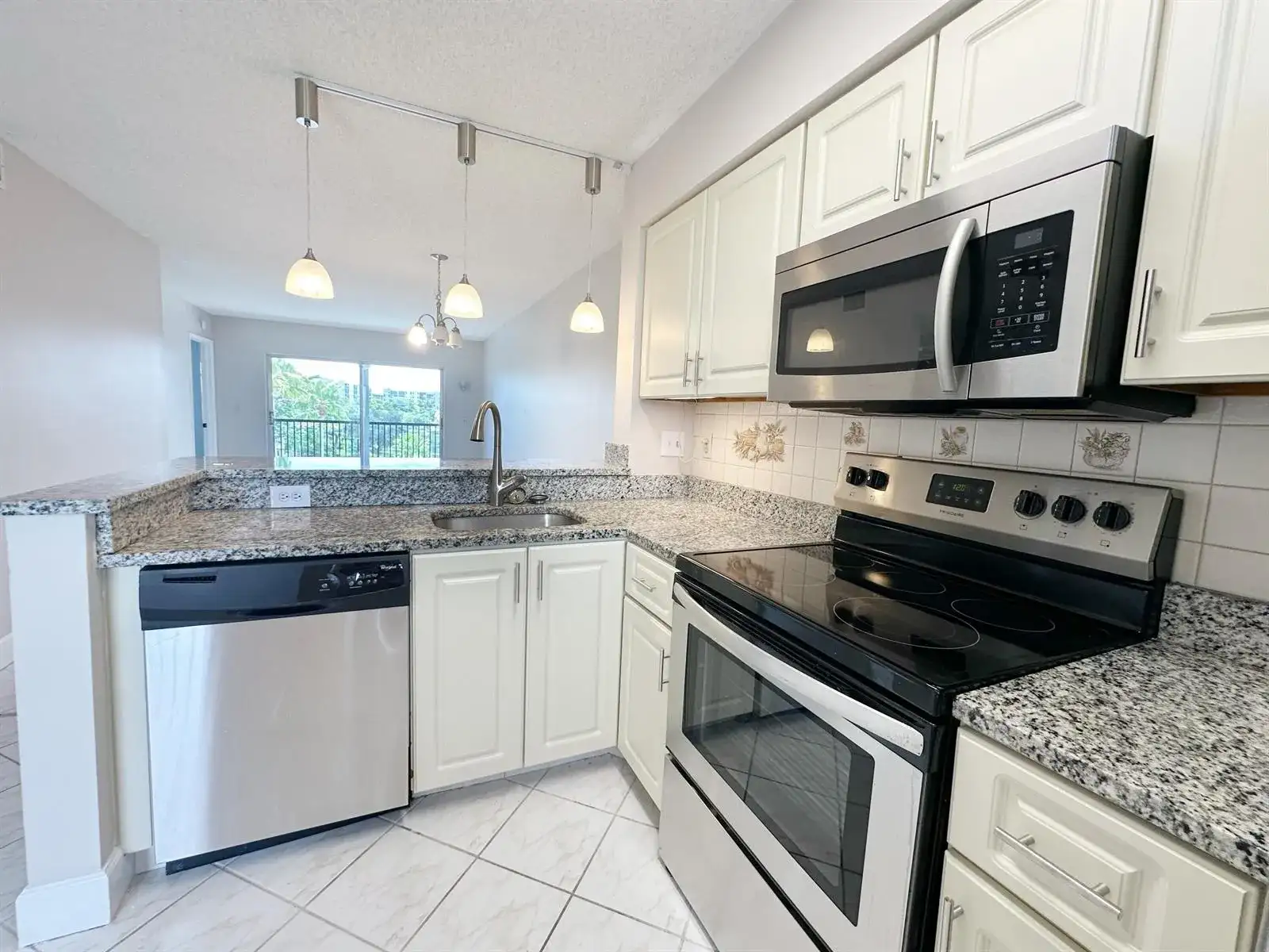2220 N CYPRESS BEND Drive # 503, Pompano Beach FL 33069 photo 4