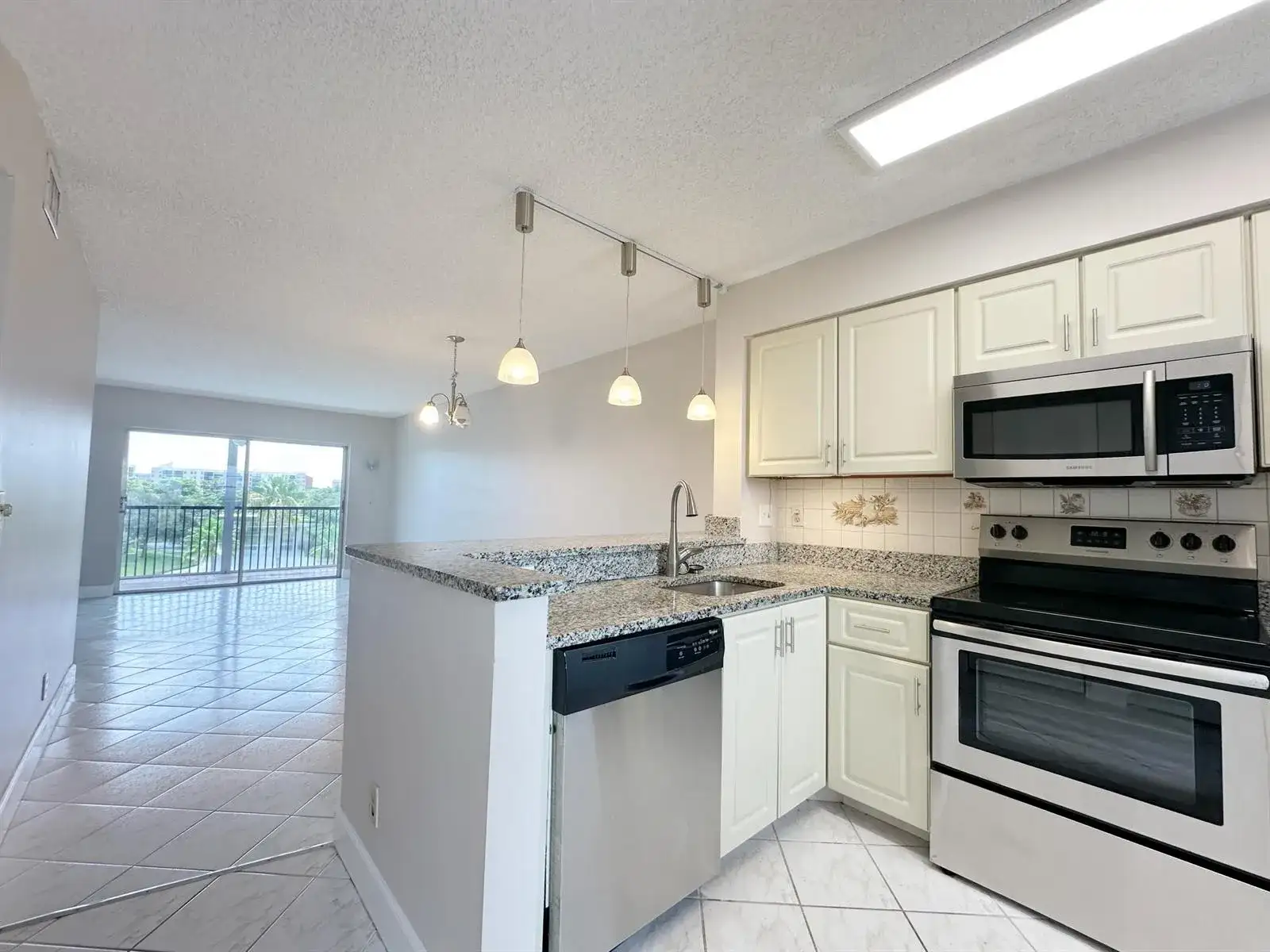 2220 N CYPRESS BEND Drive # 503, Pompano Beach FL 33069 photo 5