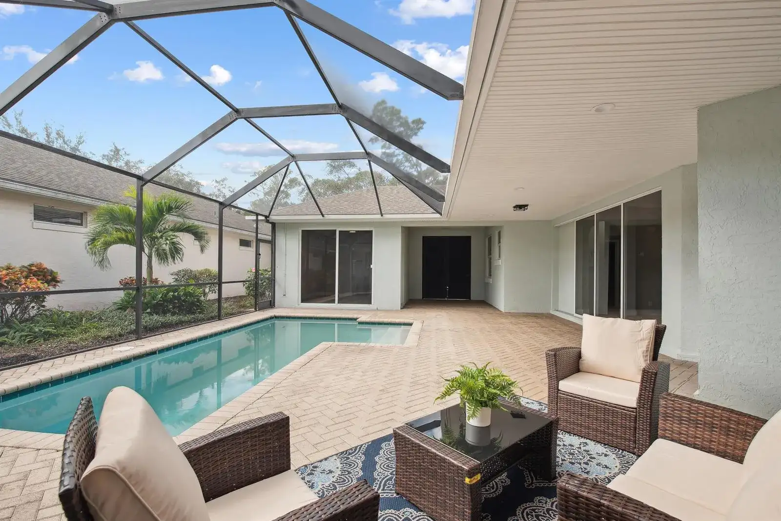 1018 CAROLINA Circle SW, Vero Beach FL 32962 photo 2
