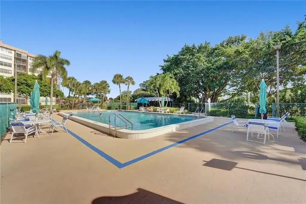 1100 SAINT CHARLES Place # 313, Pembroke Pines FL 33026 photo 4