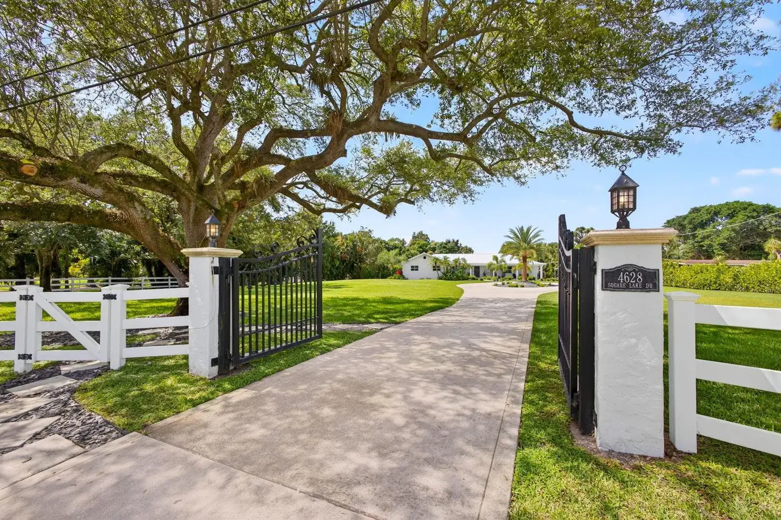 4628 SQUARE LAKE Drive, Palm Beach Gardens FL 33418 photo 2