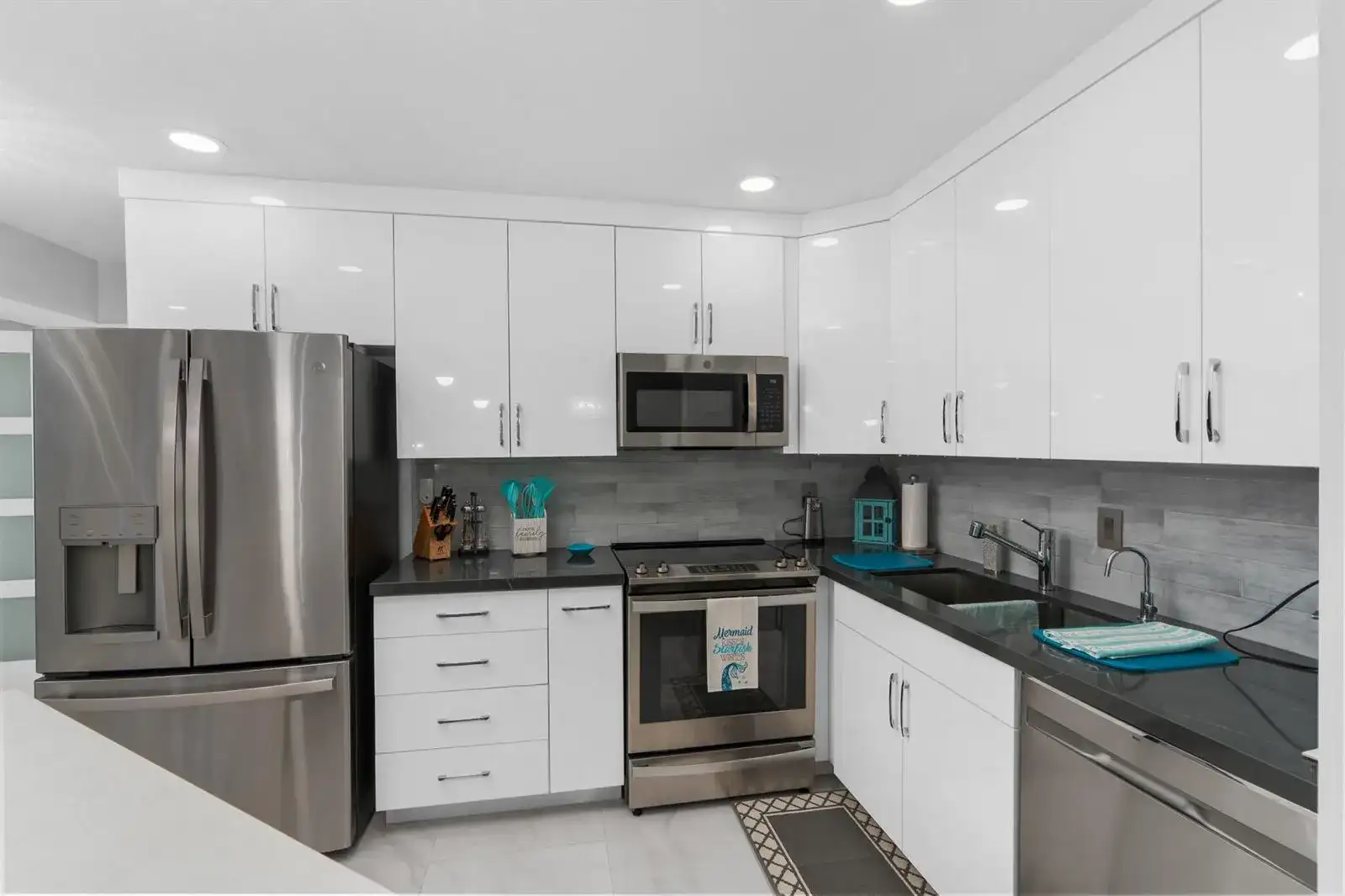 130 CYPRESS CLUB Drive # 306, Pompano Beach FL 33060 photo 2