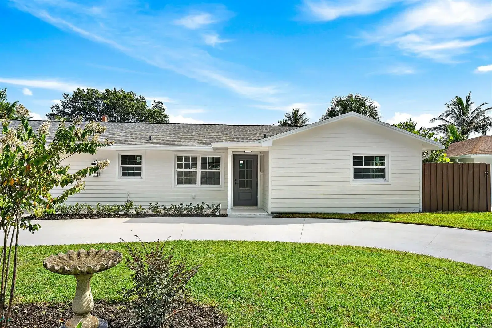 109 E RIVERSIDE Drive, Jupiter FL 33469 photo 3