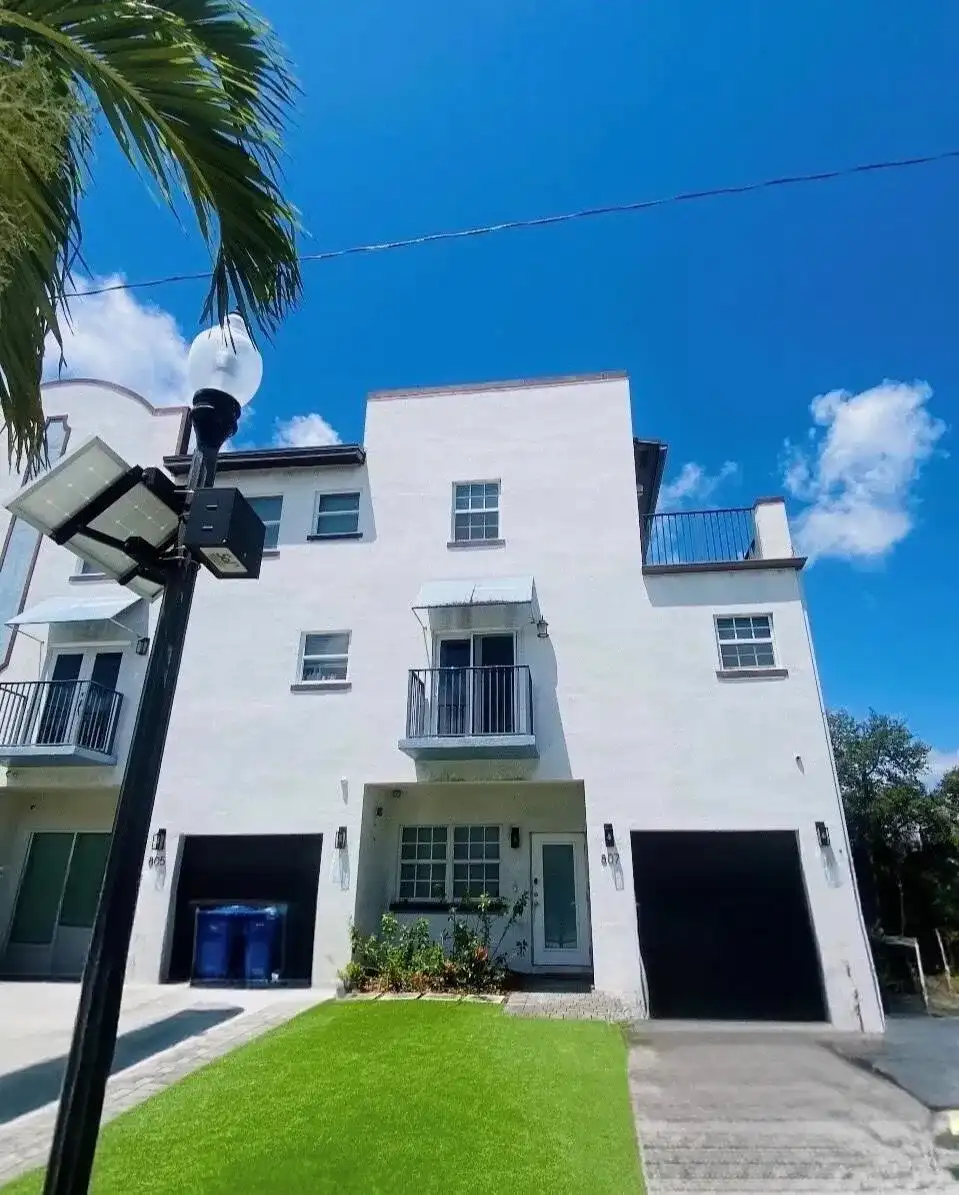 807 NW 1ST Avenue, Fort Lauderdale FL 33311