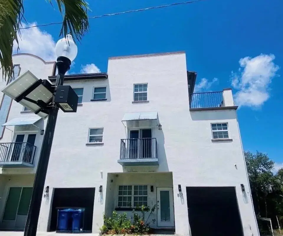 807 NW 1ST Avenue, Fort Lauderdale FL 33311