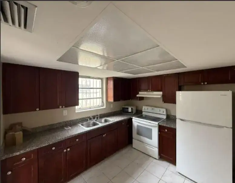 16980 N MIAMI Avenue, North Miami Beach FL 33169 photo 4