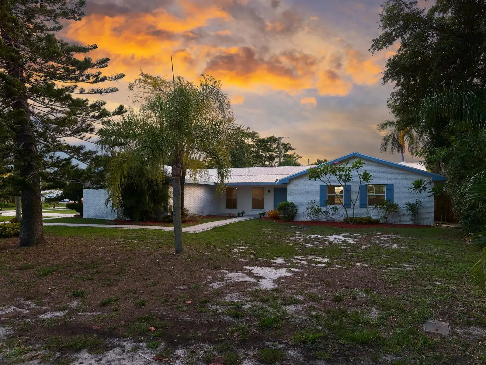 296 SE Wentworth Drive, Stuart FL 34996 photo 2