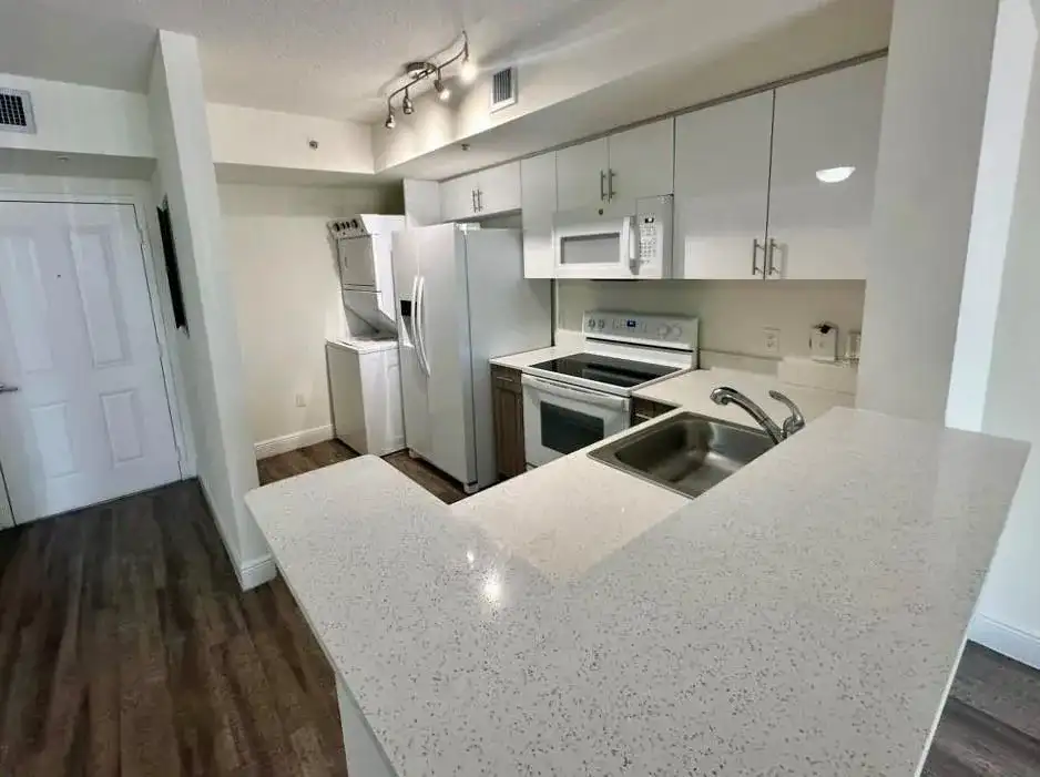 18335 NW 68 Avenue # 616, Hialeah FL 33015