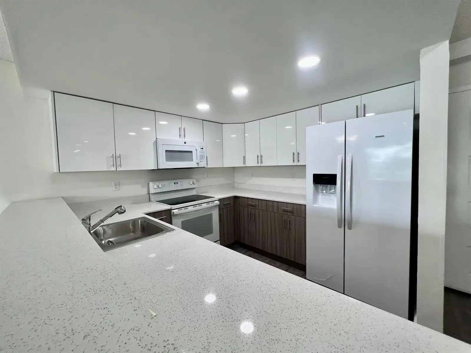18335 NW 68 Avenue # 205, Hialeah FL 33015