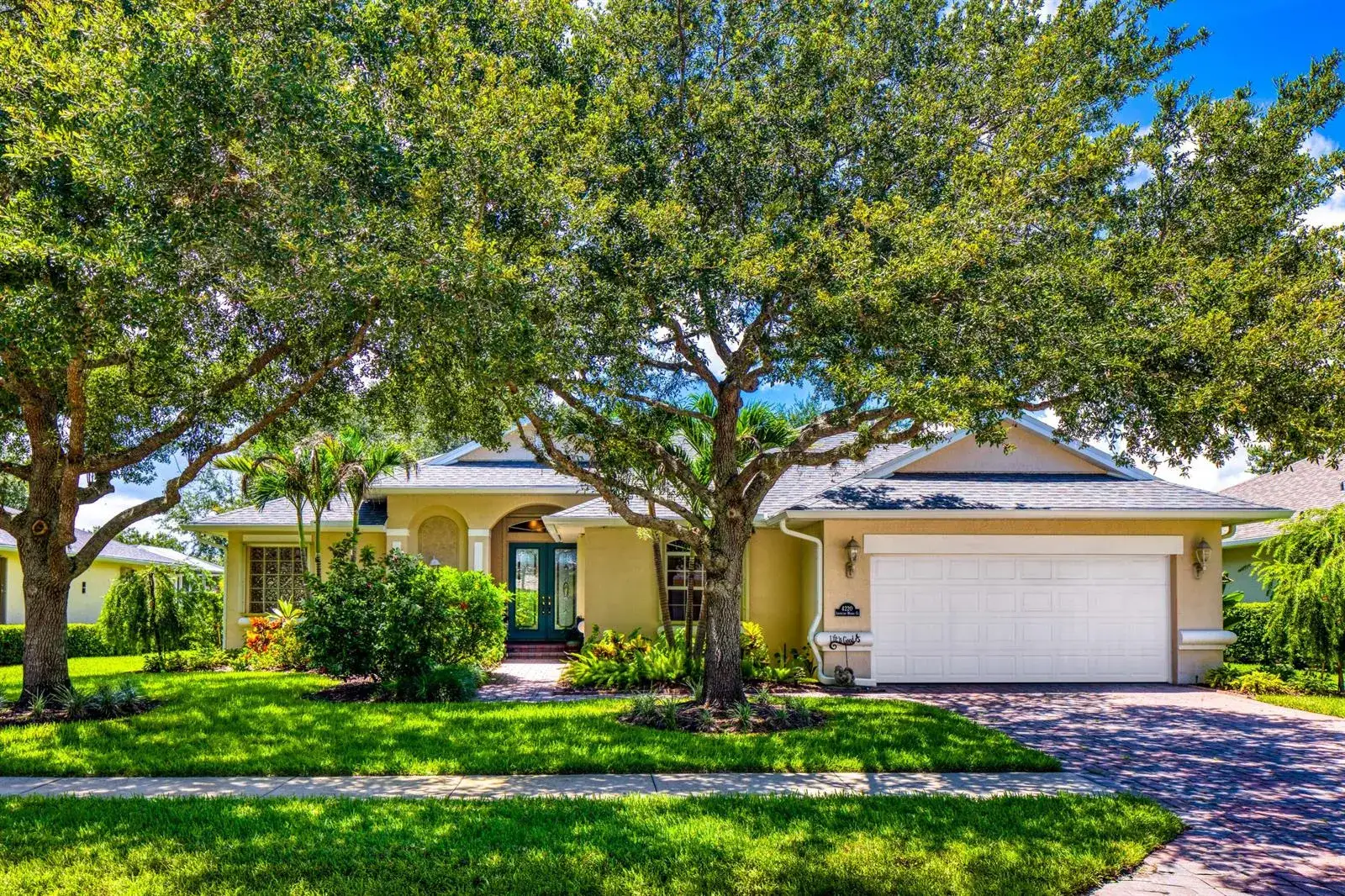 4220 ABINGTON WOODS Circle, Vero Beach FL 32967