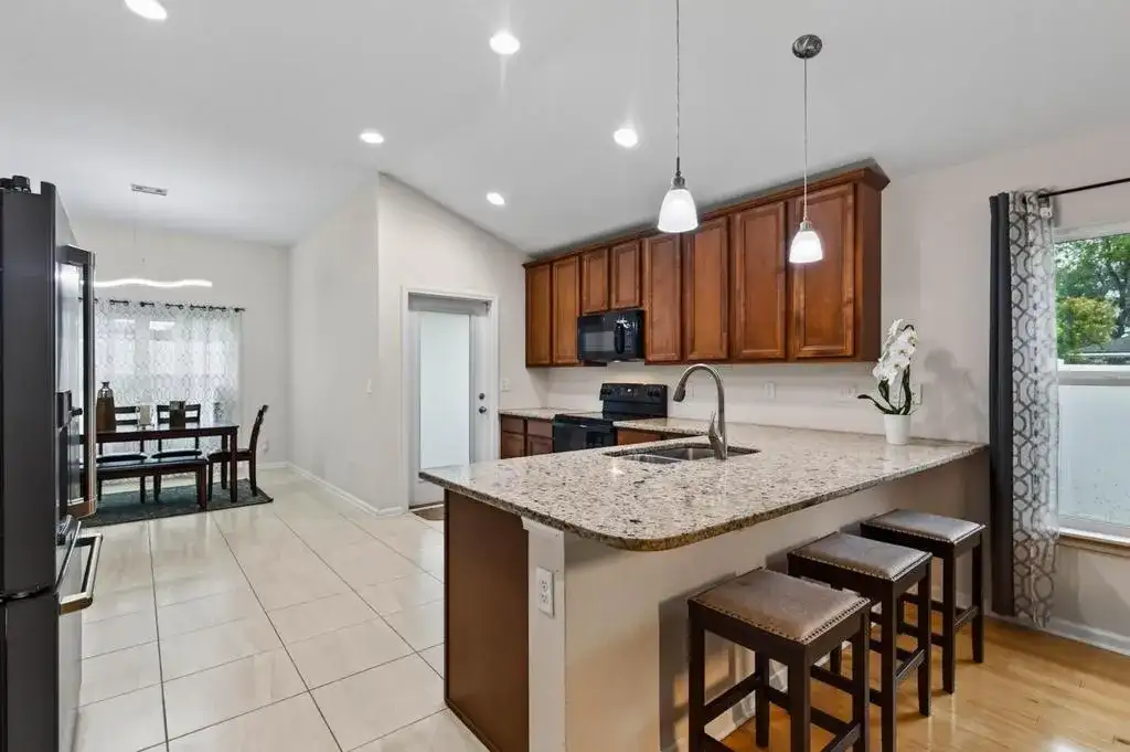 2205 SANDY BAY Lane, Jacksonville FL 32233 photo 3