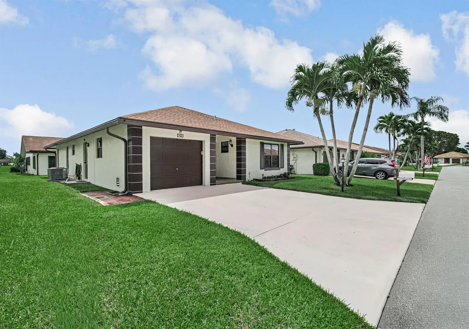 6210 Olivewood Circle, FL 33463 photo 3