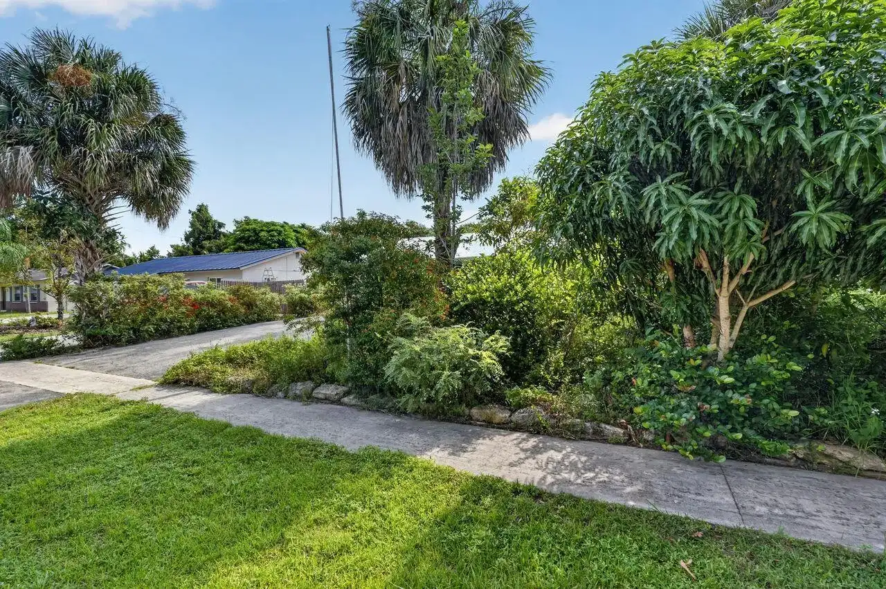 303 S DELAWARE Boulevard, Jupiter FL 33458