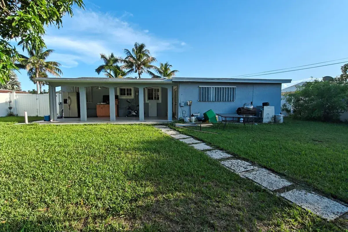 324 Mid Pines Road, Palm Springs FL 33461