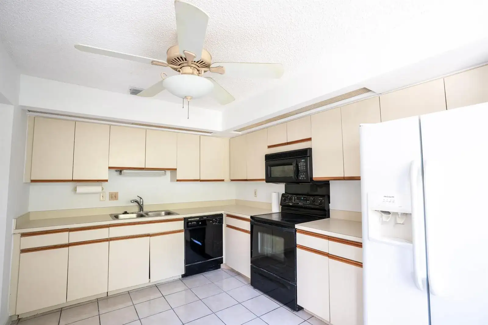 8429 NW 78TH Court, Tamarac FL 33321 photo 4