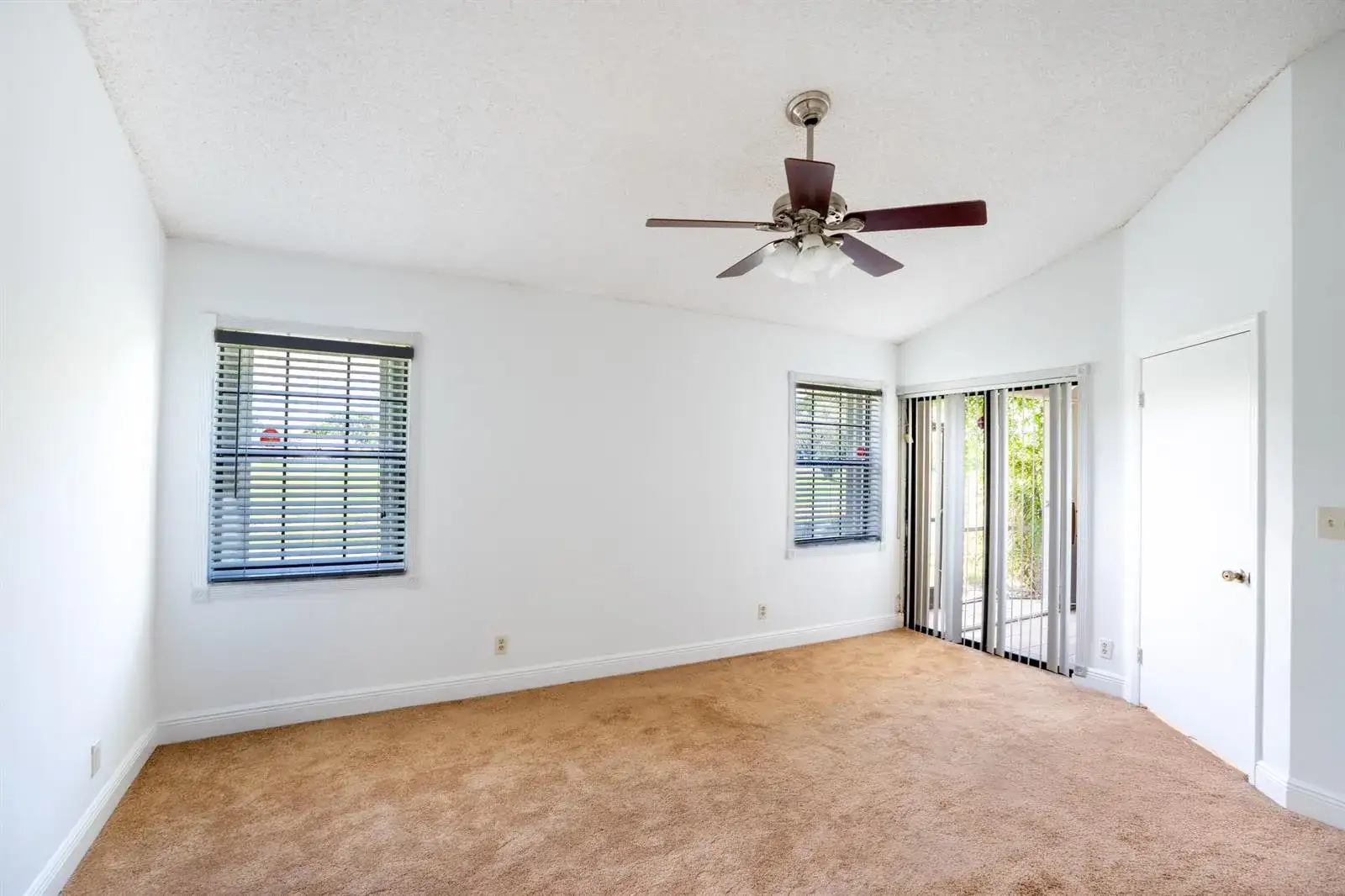 8429 NW 78TH Court, Tamarac FL 33321 photo 5