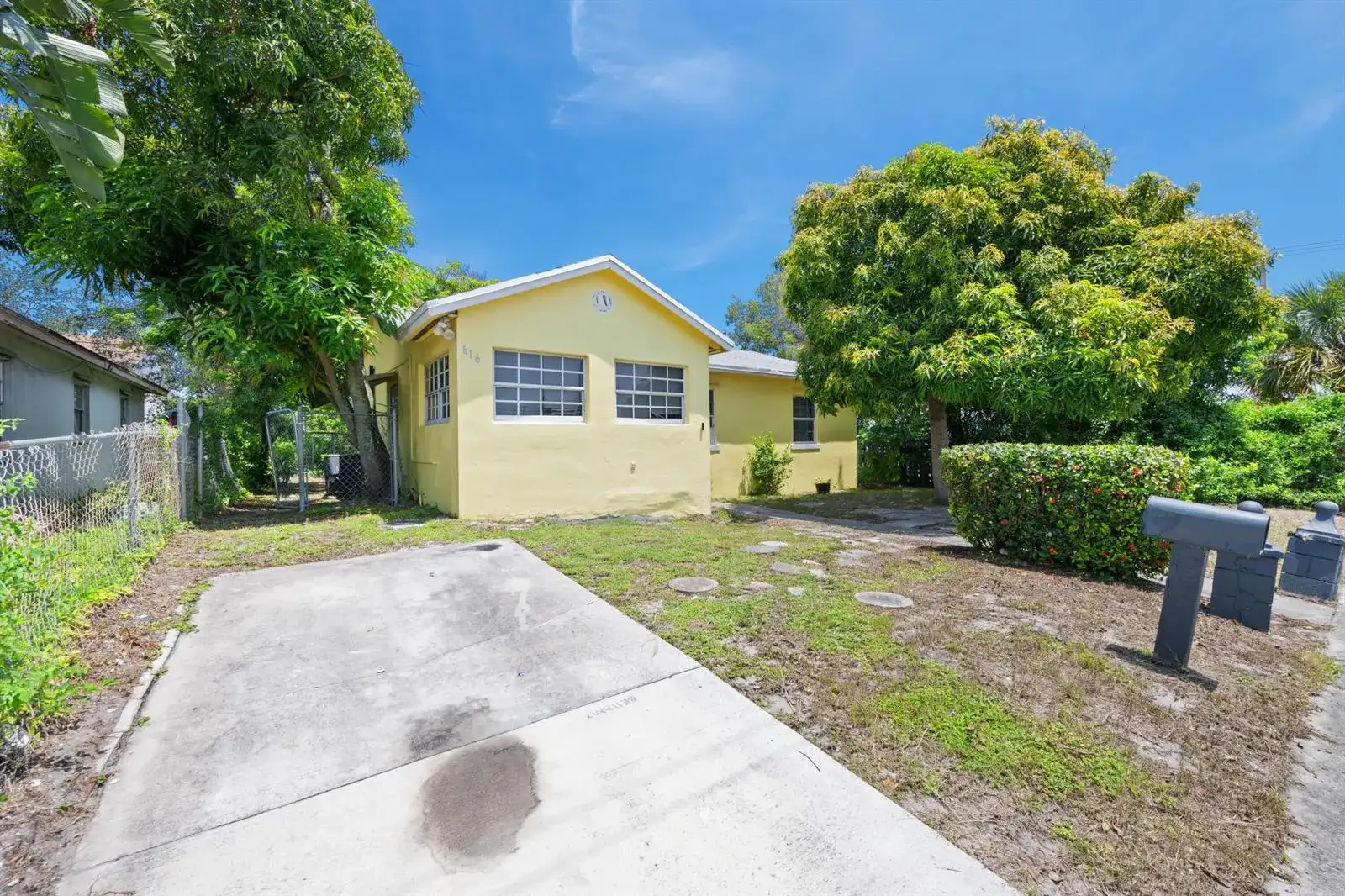 616 W 5TH Street, Riviera Beach FL 33404 photo 4
