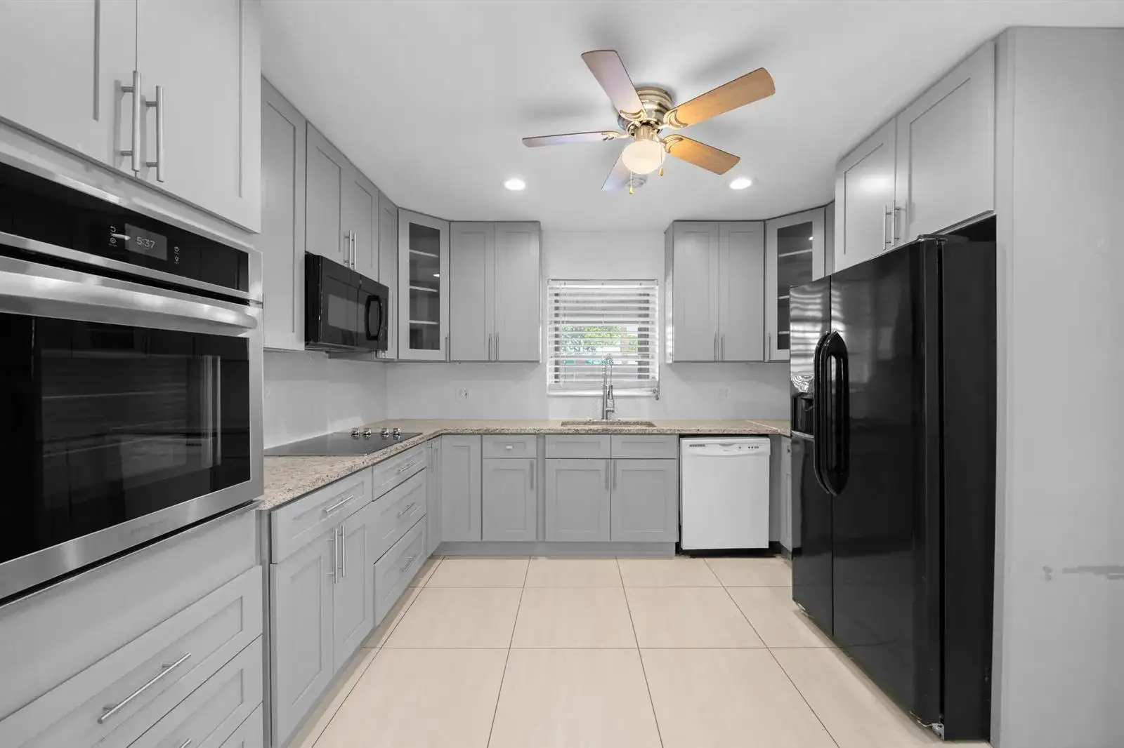 27 SE 6TH Street, Dania Beach FL 33004 photo 3