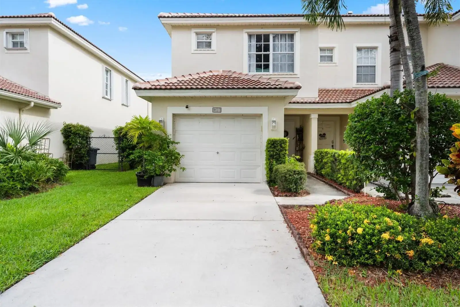 9037 Tremezzo Lane, Boynton Beach FL 33472 photo 2