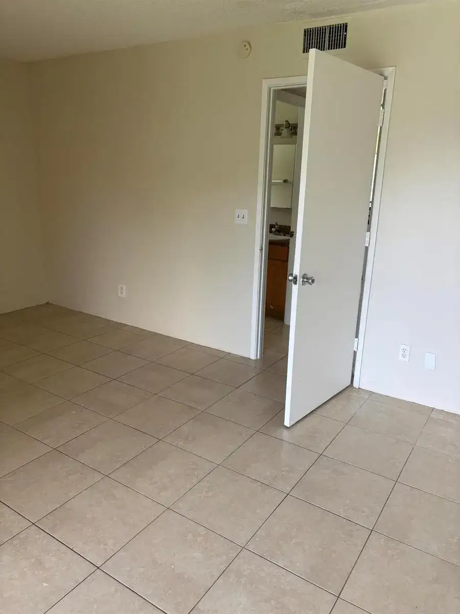 1437 MEADOWS Circle W # 1437, Boynton Beach FL 33436 photo 4