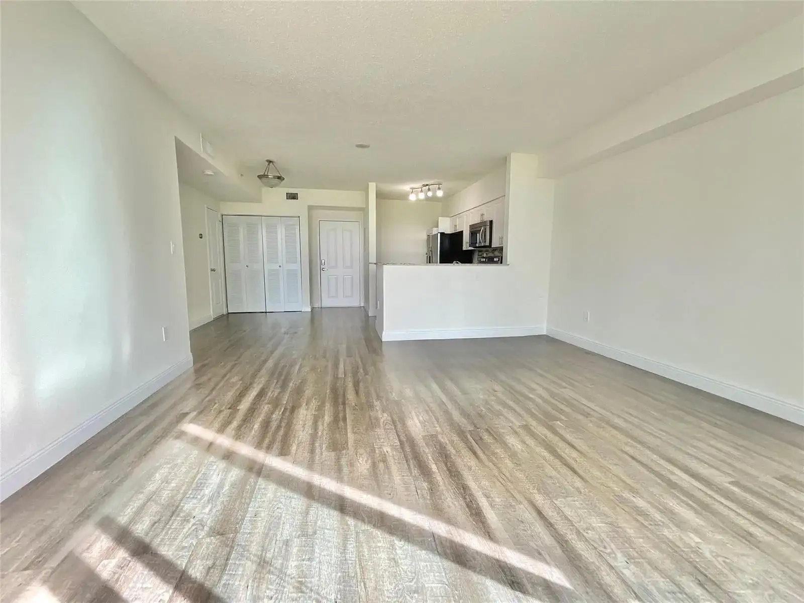 16900 N Bay Road # 605, Sunny Isles Beach FL 33160 photo 2