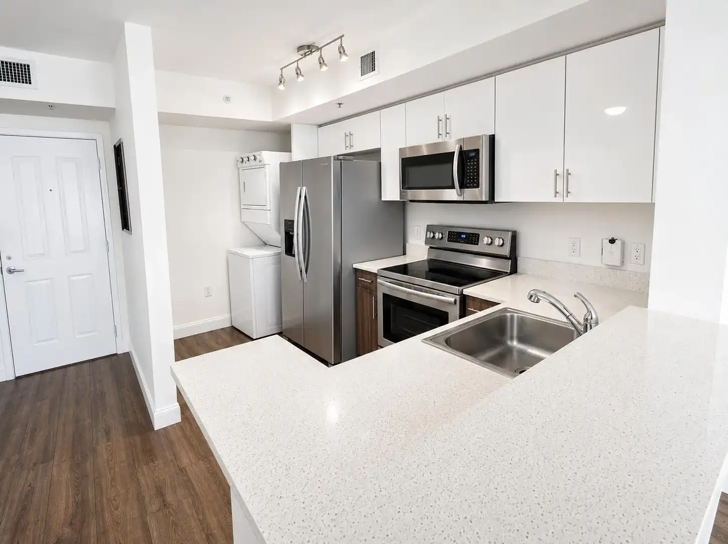 16900 N Bay Road # 507, Sunny Isles Beach FL 33160