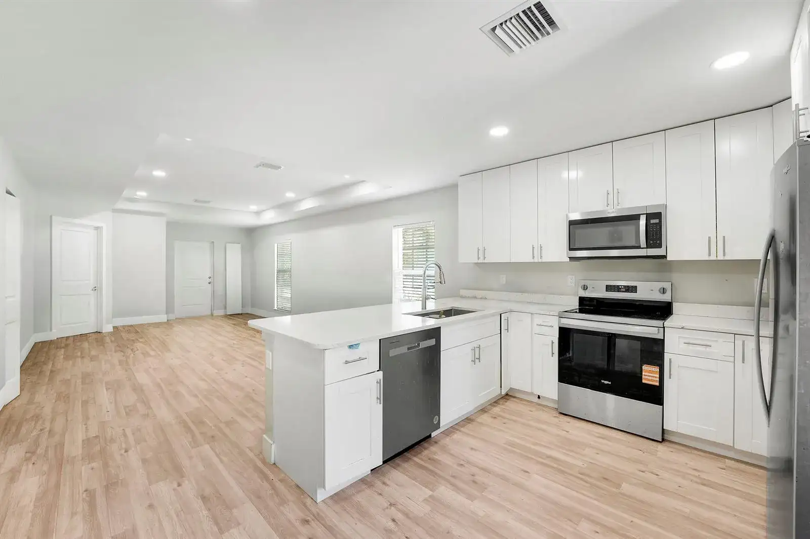 945 32ND Street, West Palm Beach FL 33407 photo 2