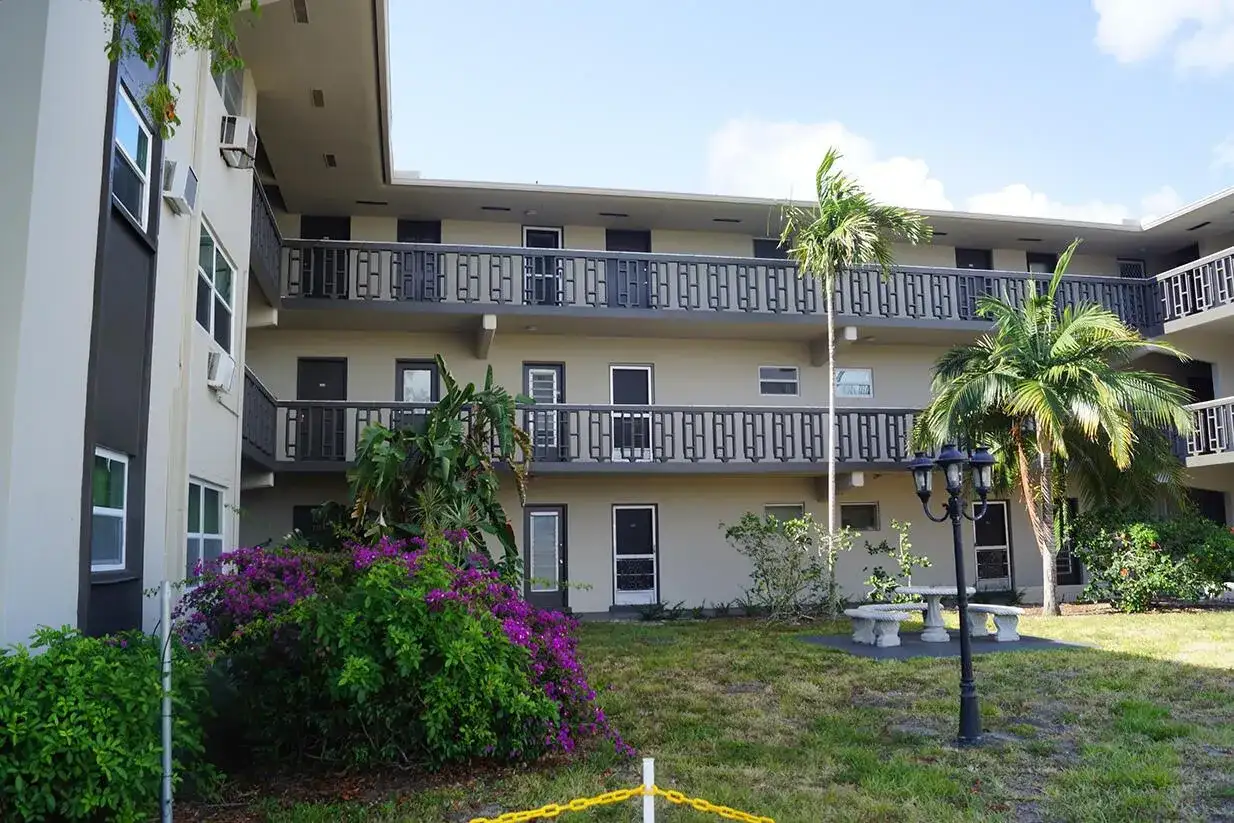 1250 E SAMPLE Road # 303, Pompano Beach FL 33064 photo 2