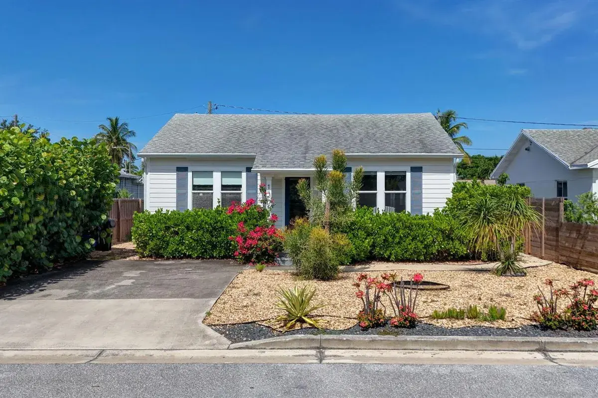 1305 N Palmway, FL 33460