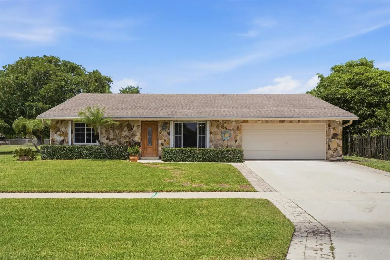 4778 Blue Pine Circle, Lake Worth FL 33463 photo 2