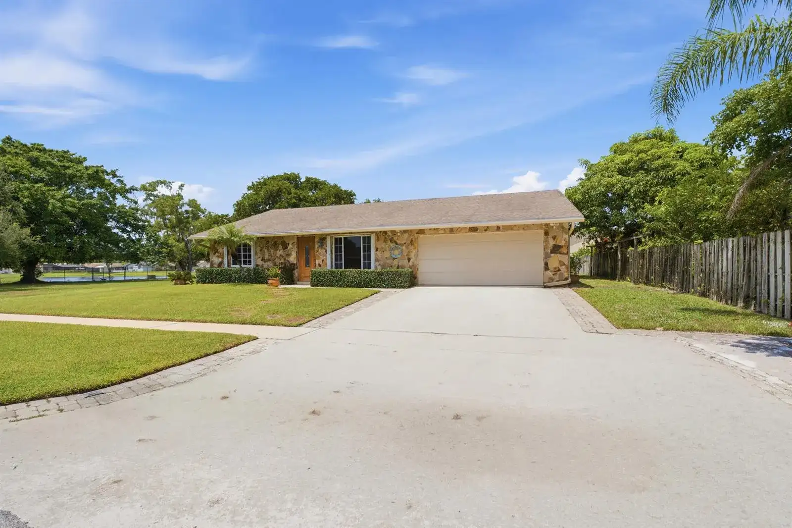 4778 Blue Pine Circle, Lake Worth FL 33463 photo 3