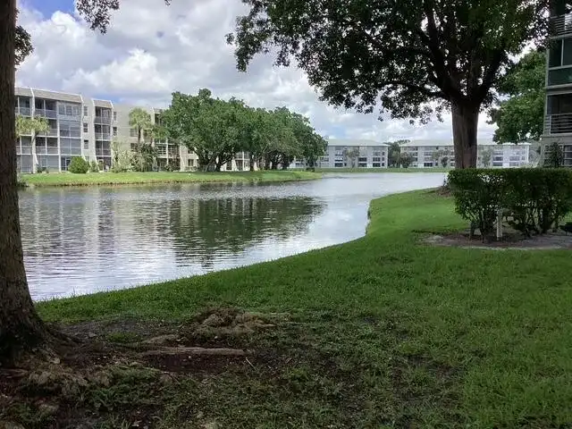 9325 LAGOON Place # 107, Davie FL 33324
