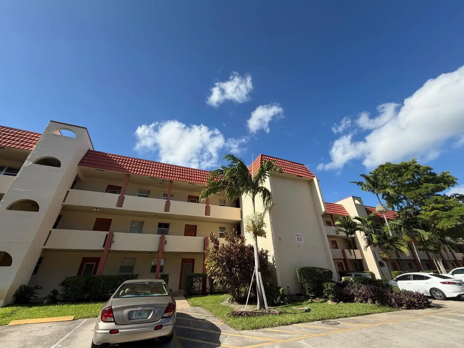 8101 S Sunrise Lakes Drive N # 204, Sunrise FL 33322 photo 3