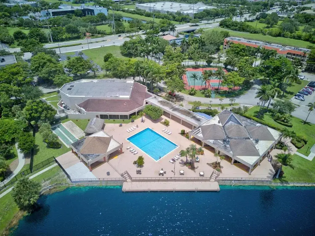 8101 S Sunrise Lakes Drive N # 204, Sunrise FL 33322 photo 4