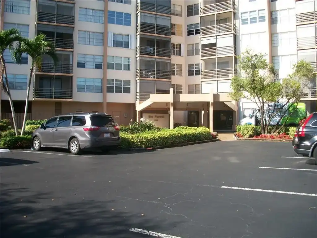 900 SAINT CHARLES Place # 311, Pembroke Pines FL 33026