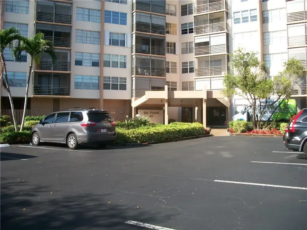 900 SAINT CHARLES Place # 311, Pembroke Pines FL 33026