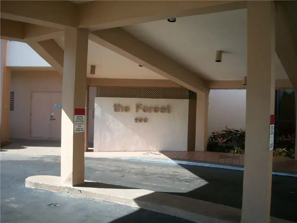 900 SAINT CHARLES Place # 311, Pembroke Pines FL 33026 photo 2