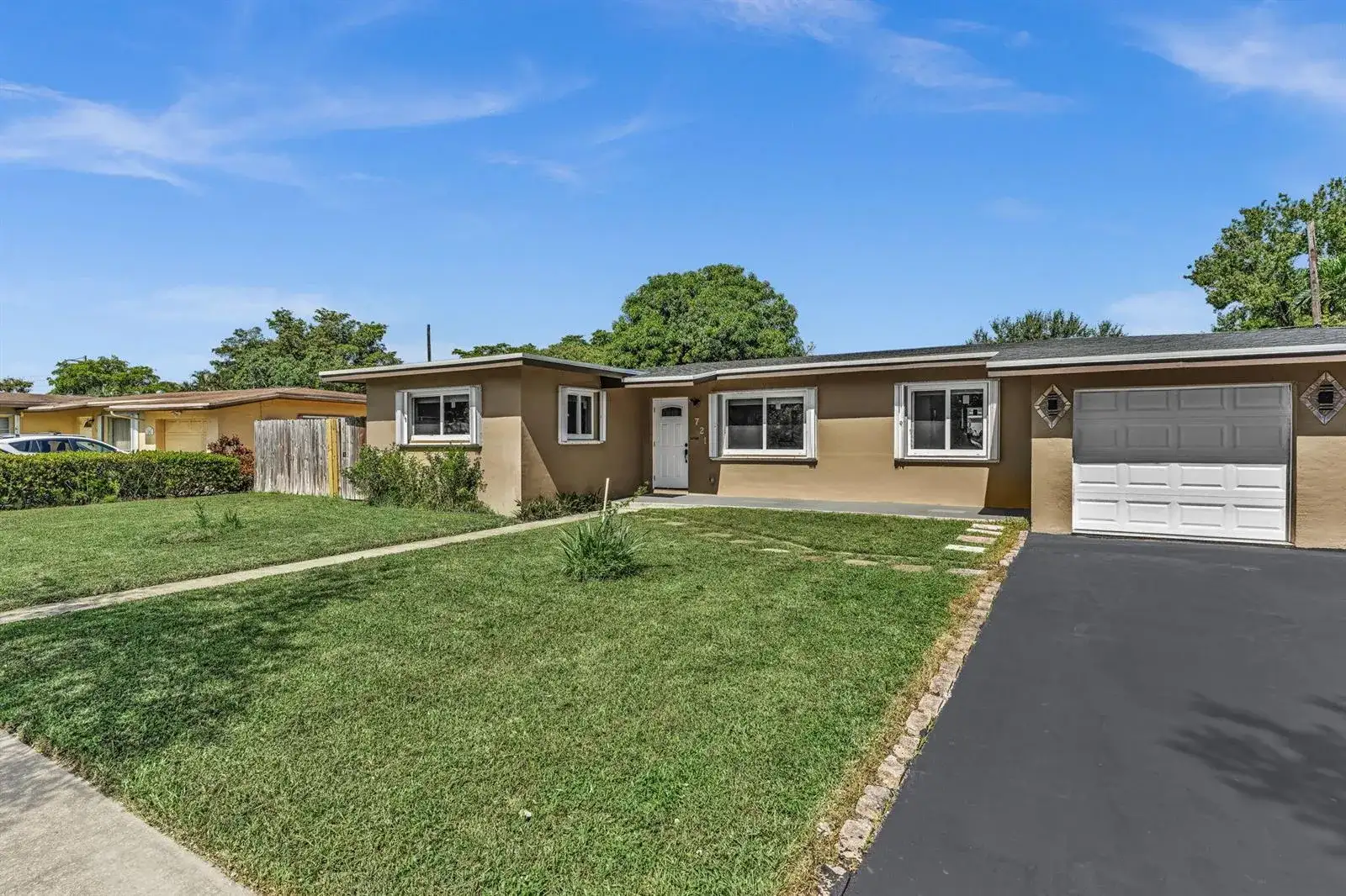721 FAIRWAY Drive, Plantation FL 33317 photo 3