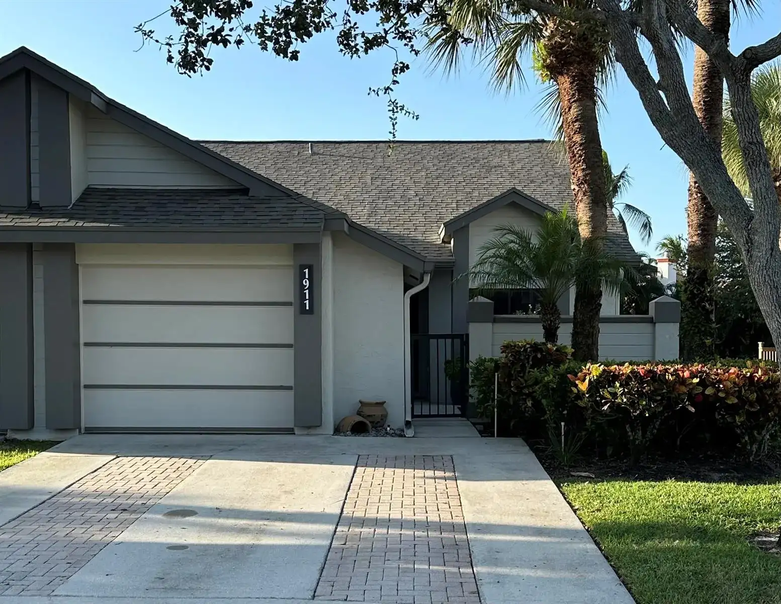 1911 LANDINGS Boulevard, FL 33413 photo 2